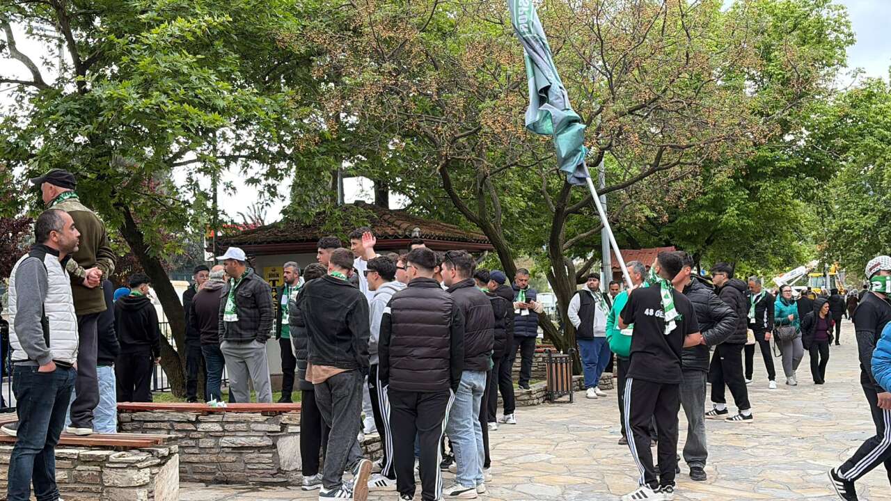 Sınırsızlık Meydanı’ndan Stadyuma Yürüdüler: Muğlaspor Taraftarı Tek Yürek Oldu 2